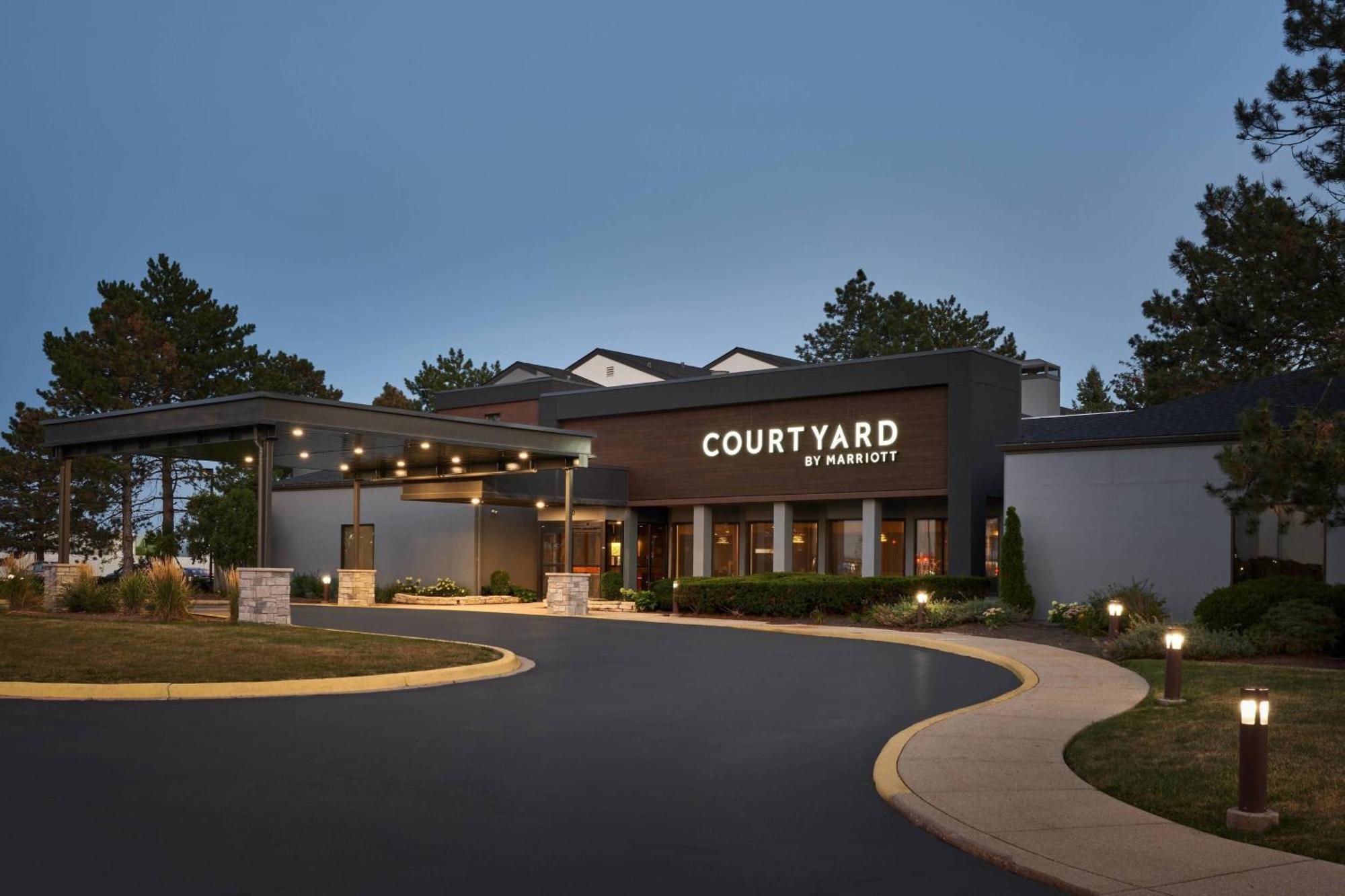Courtyard Chicago / Itasca Hotel 3*