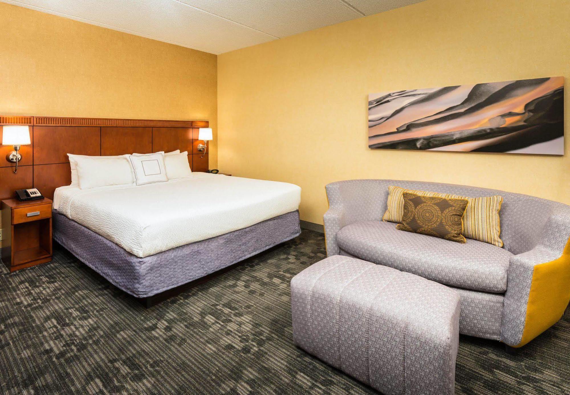 Hotel Courtyard Chicago / Itasca 3*