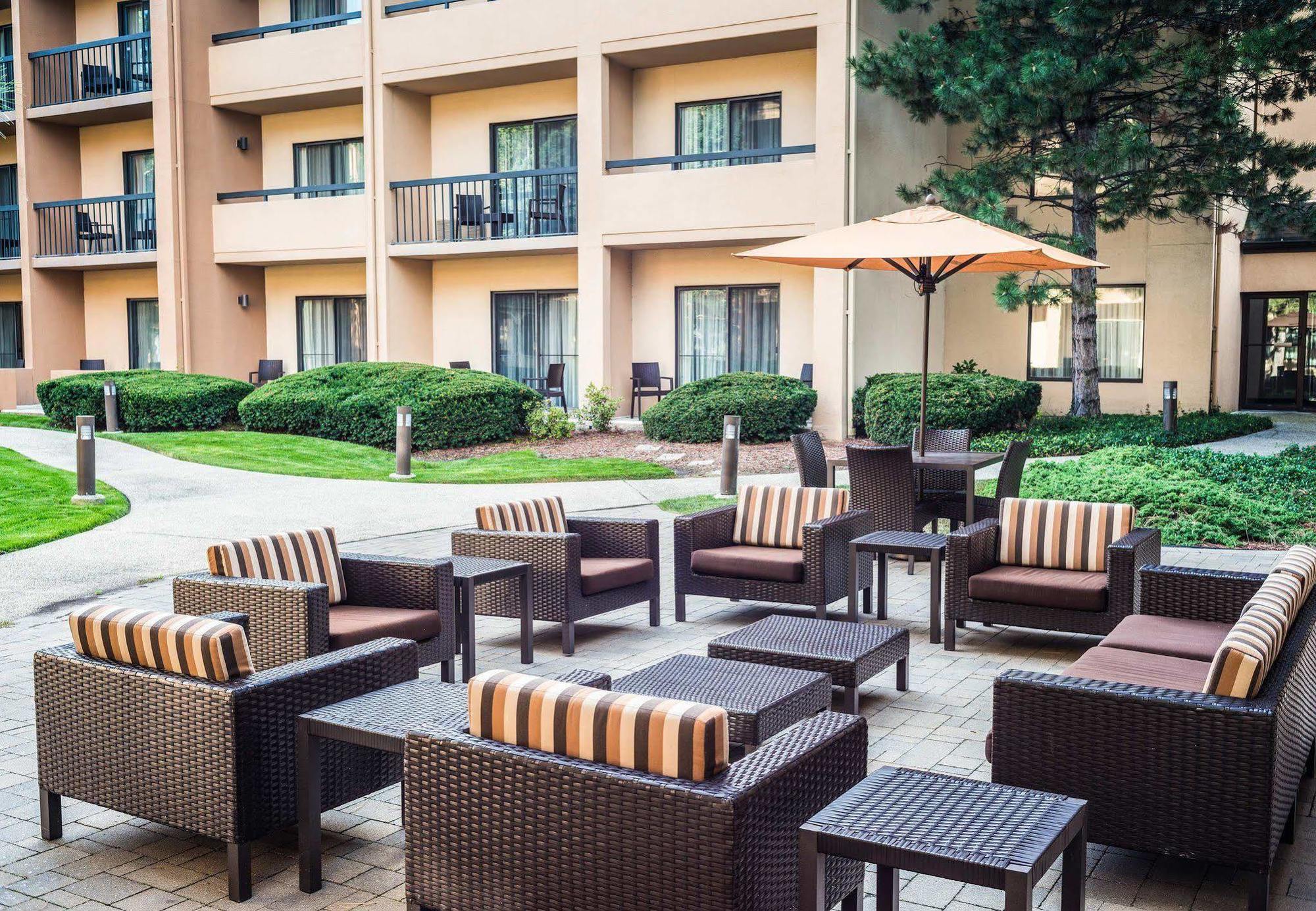 Courtyard Chicago / Itasca 3*
